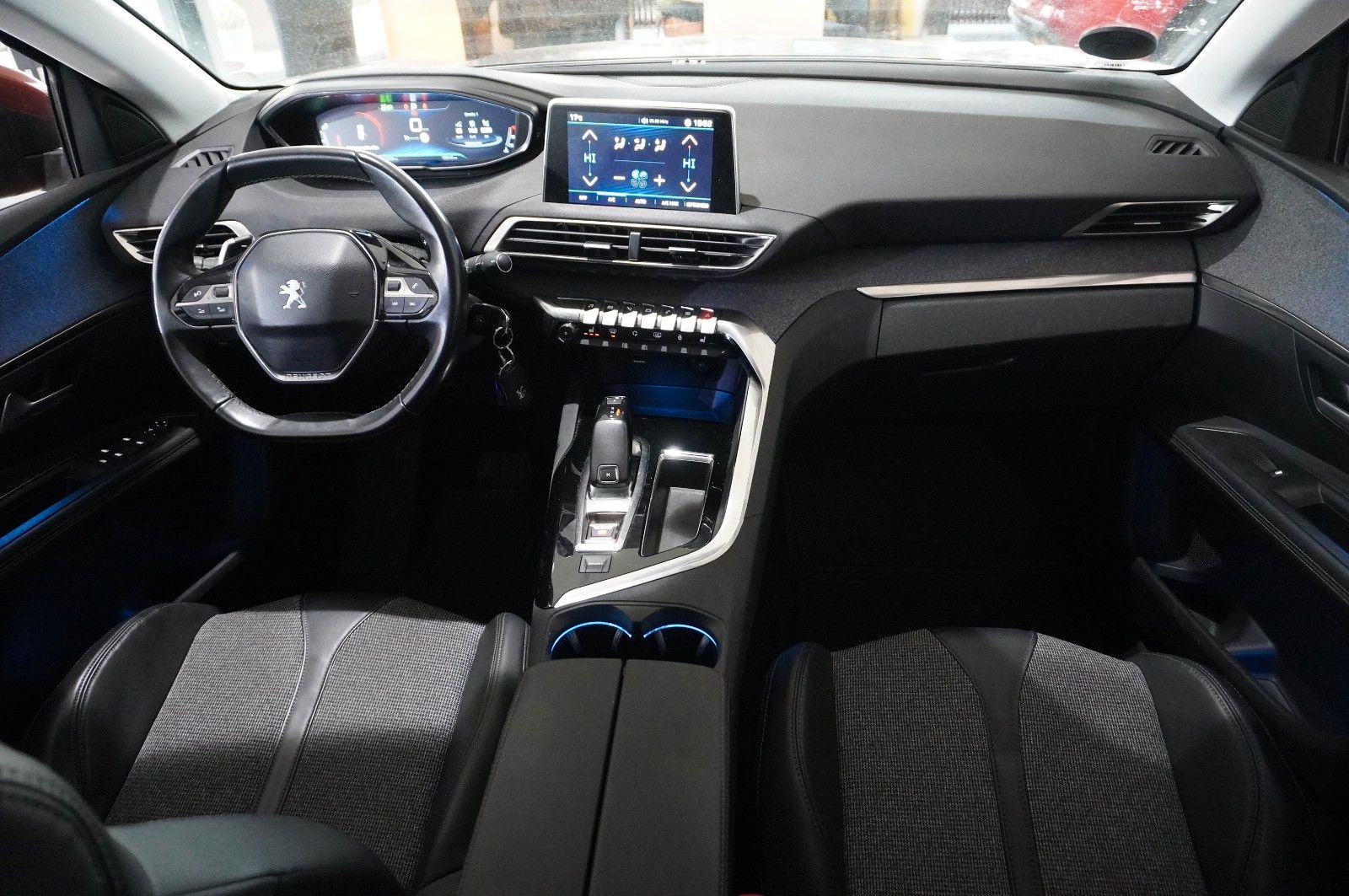 Fahrzeugabbildung Peugeot 3008 1.2 ALLURE NAVI/LED/VIRTU./SHZ/TEMP./NEBEL