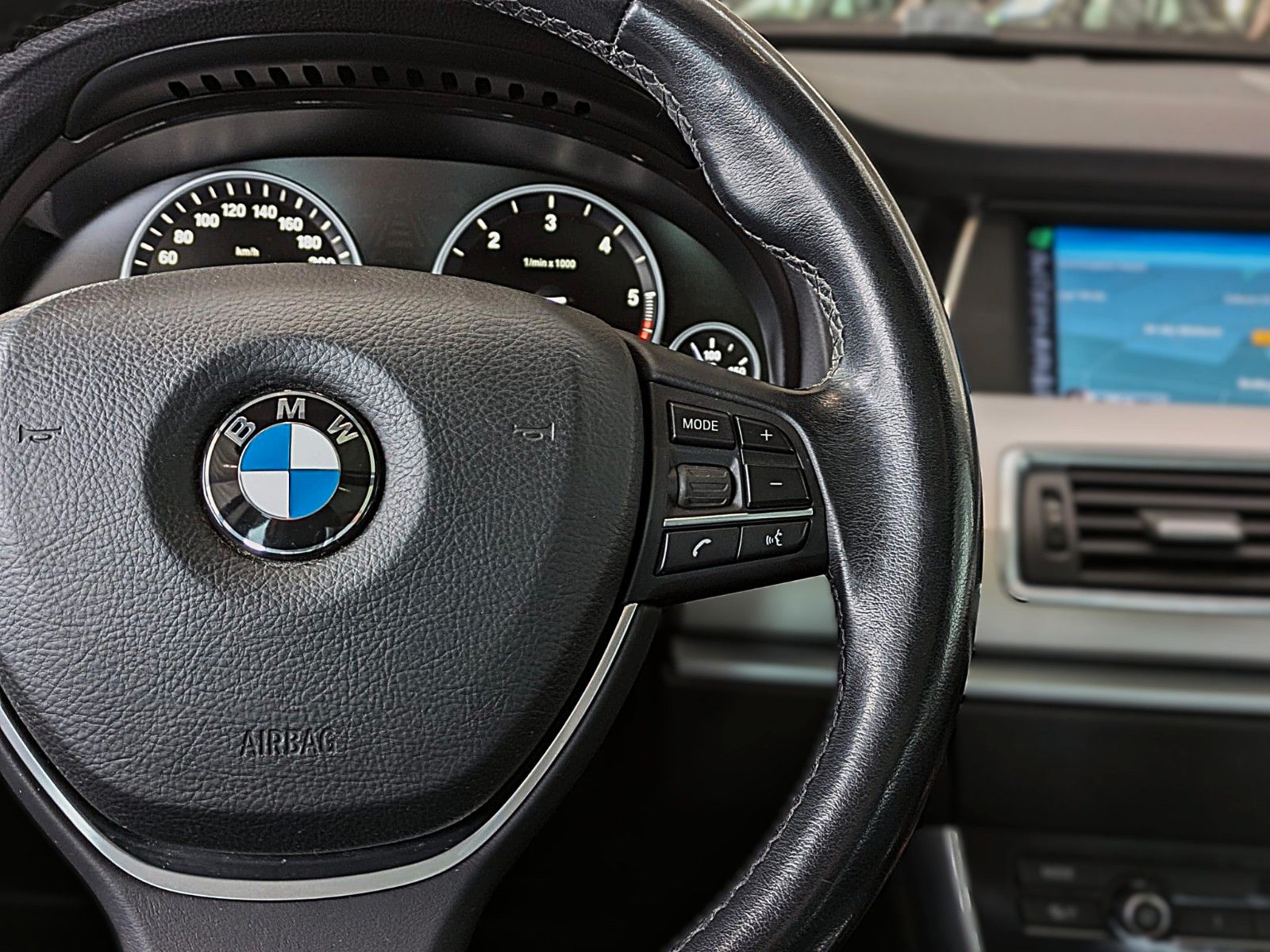 Fahrzeugabbildung BMW 530d GT xDRIVE LEDER PANO NAVI HiFi HUD STANDH.