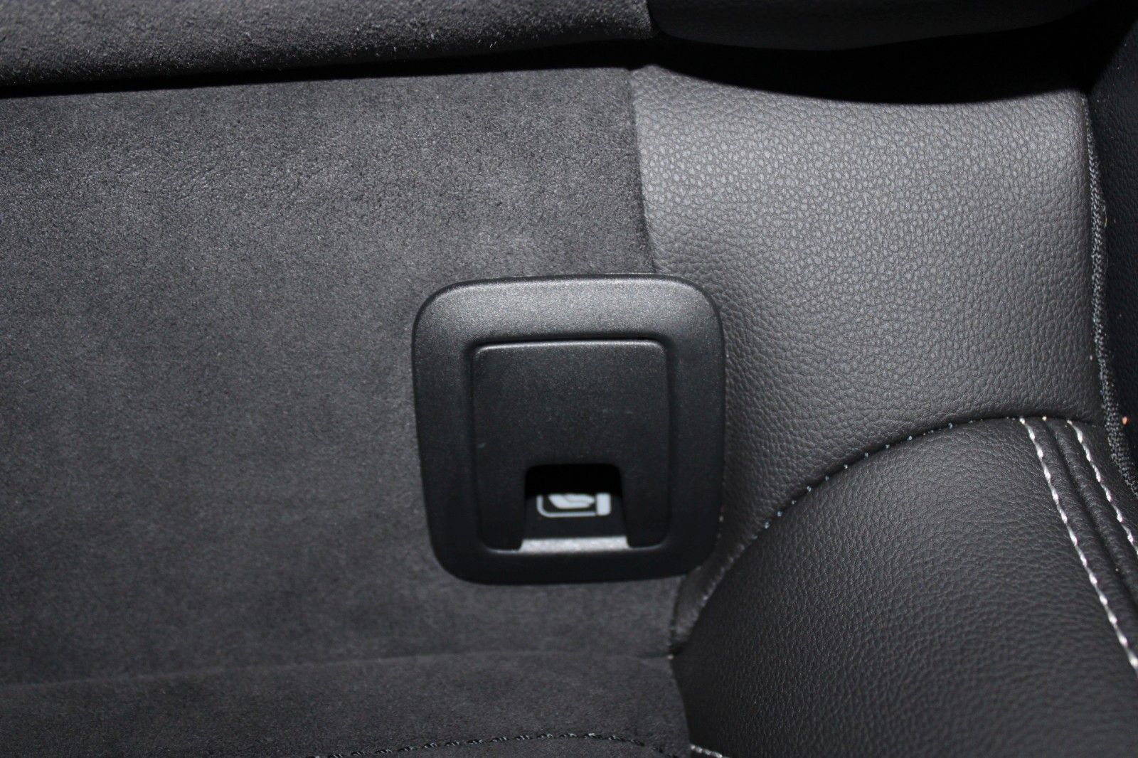Fahrzeugabbildung Volkswagen Passat 2.0 TDI DSG Elegance LED CAM ACC NAVI uvm