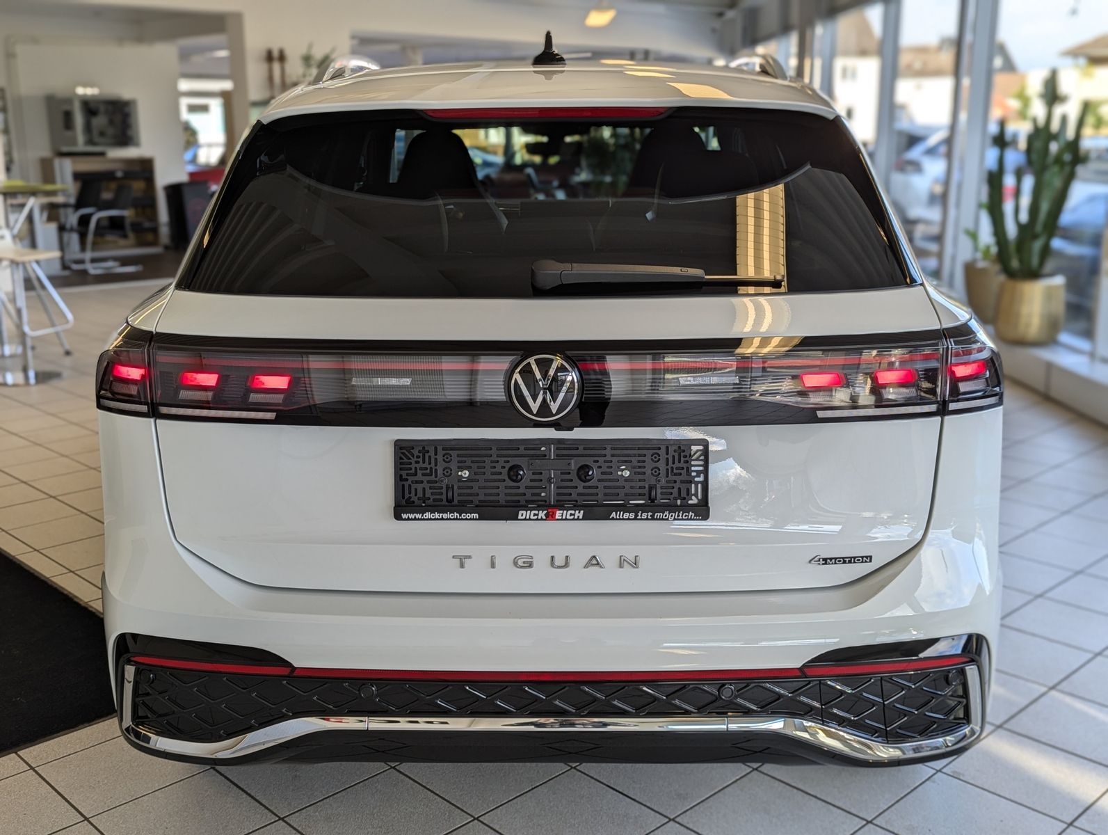 VW Tiguan 2.0TDI R-Line 4M Pano H/K AHK Matrix 20" - Image 6