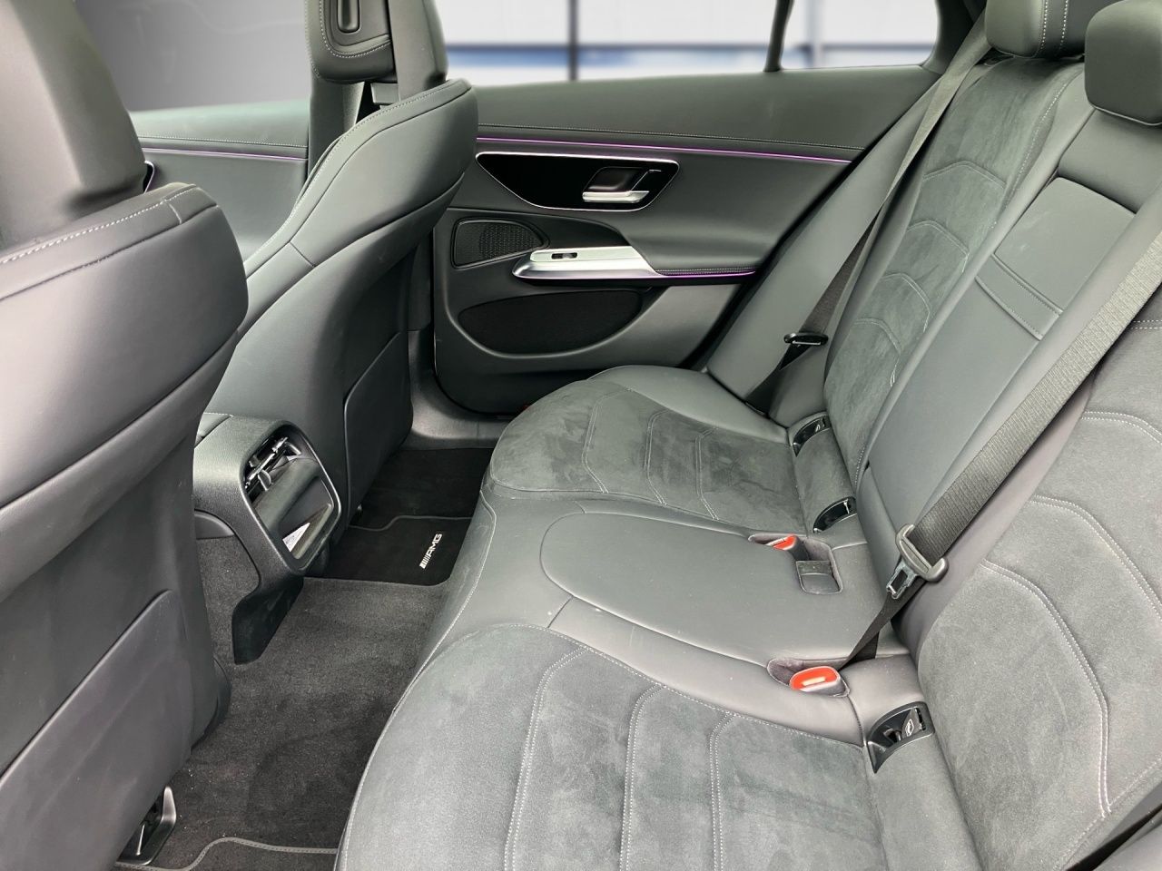 Fahrzeugabbildung Mercedes-Benz E 220 d T AMG AHK Pano Night DigitalL 360° Memor