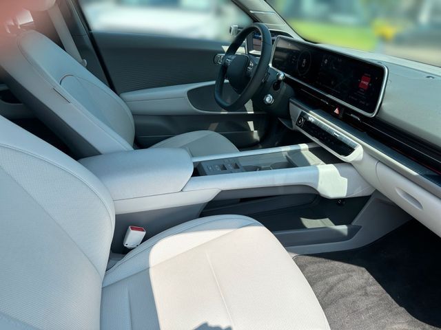 Fahrzeugabbildung Hyundai IONIQ 6 Elektro Allrad HUD StandHZG Panorama Nav