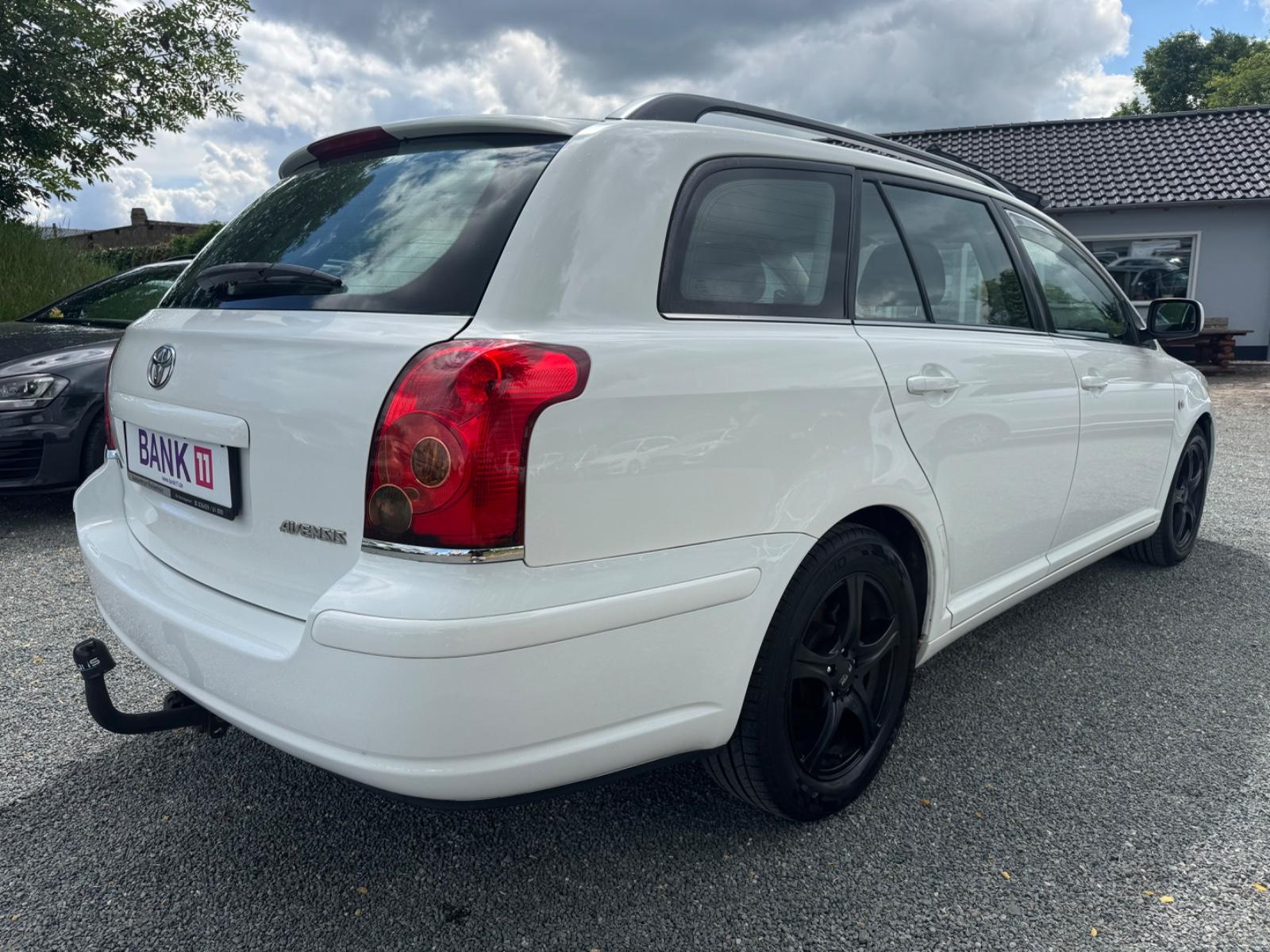 Toyota Avensis 2004 — photo 17