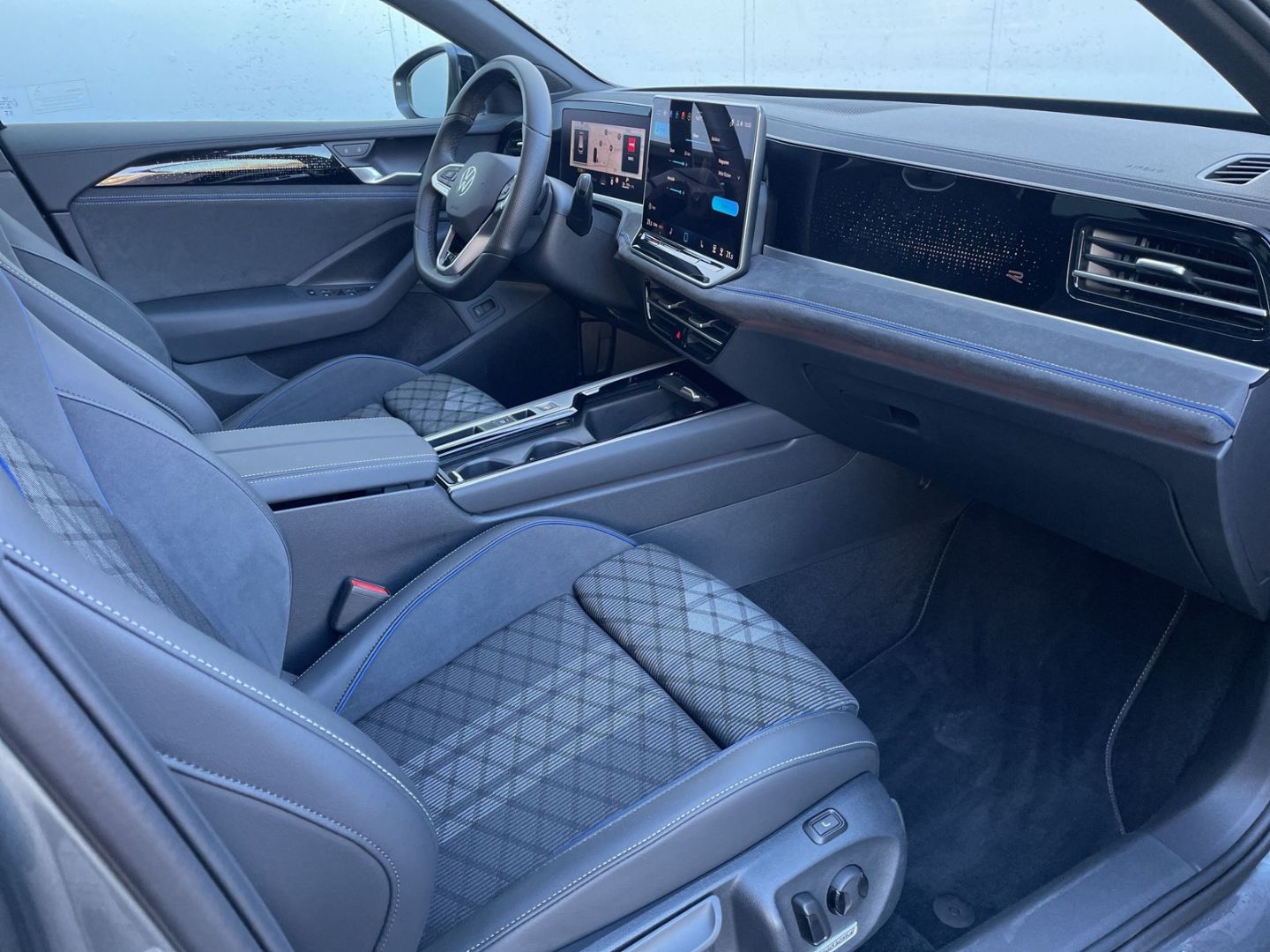 Passat 2.0 TDI R-Line AHK/Kamera/Keyless/Matrix/