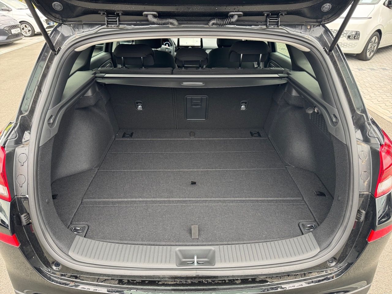 Fahrzeugabbildung Hyundai i30 ADVANTAGE LED*SHZ*LHZ*KAMERA*NAVI*USB*2Z-KL*