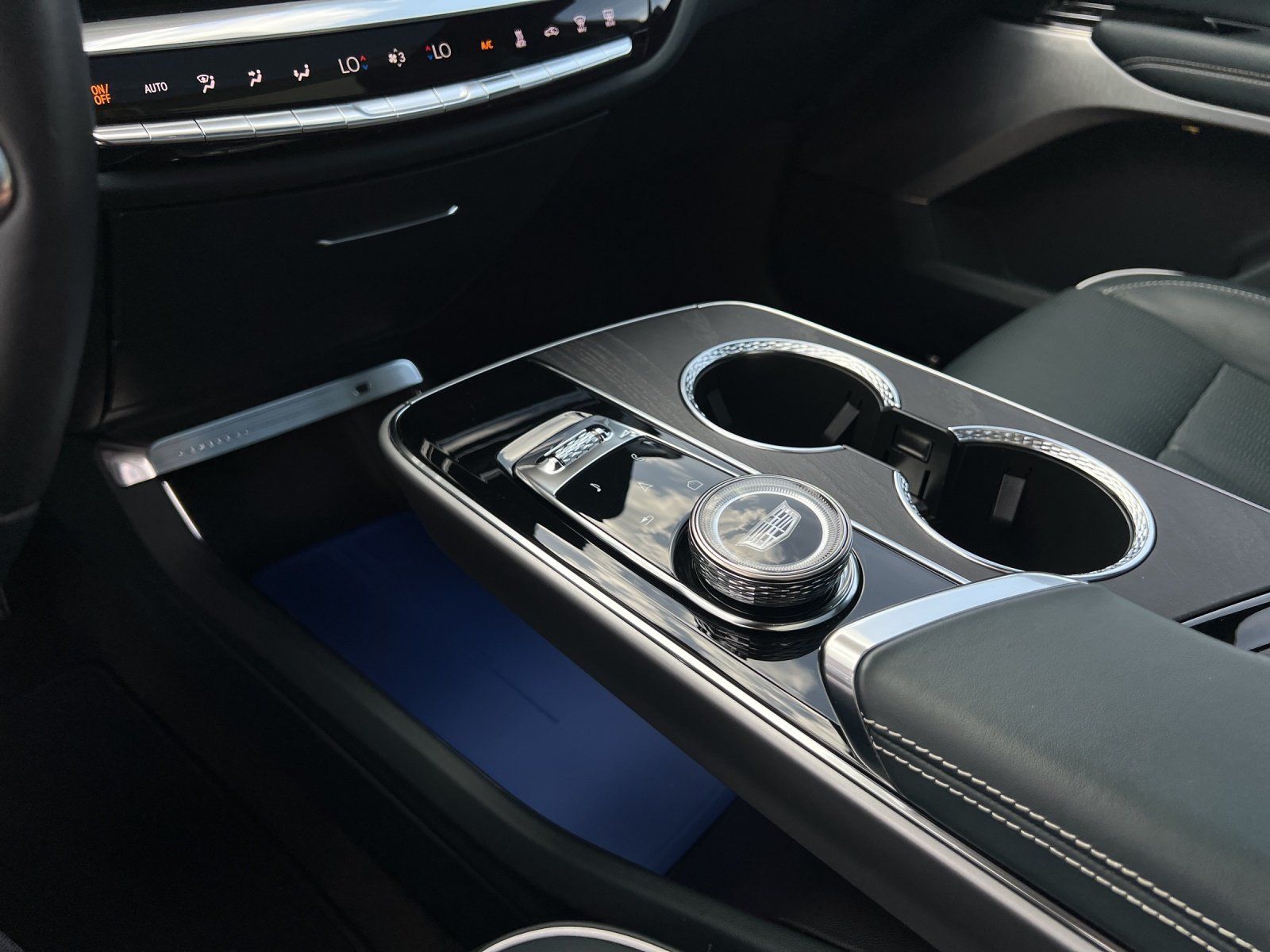 Fahrzeugabbildung Cadillac Lyriq AWD Sport/PANO-DACH/MASSAGE/AKG/ACC/360°KA