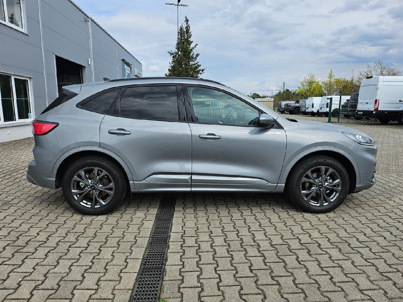 Fahrzeugabbildung Ford Kuga Plug-In Hybrid Navi, Winterpaket
