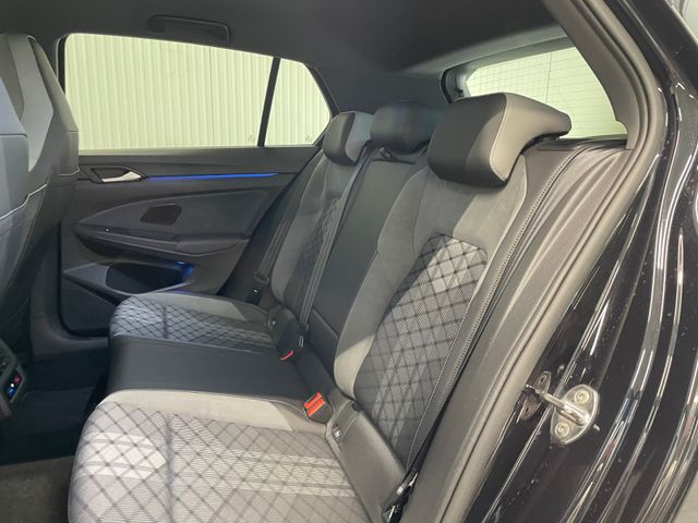 Golf VIII R-Line 1.5 eTSI DSG LED HARMAN-KARDON
