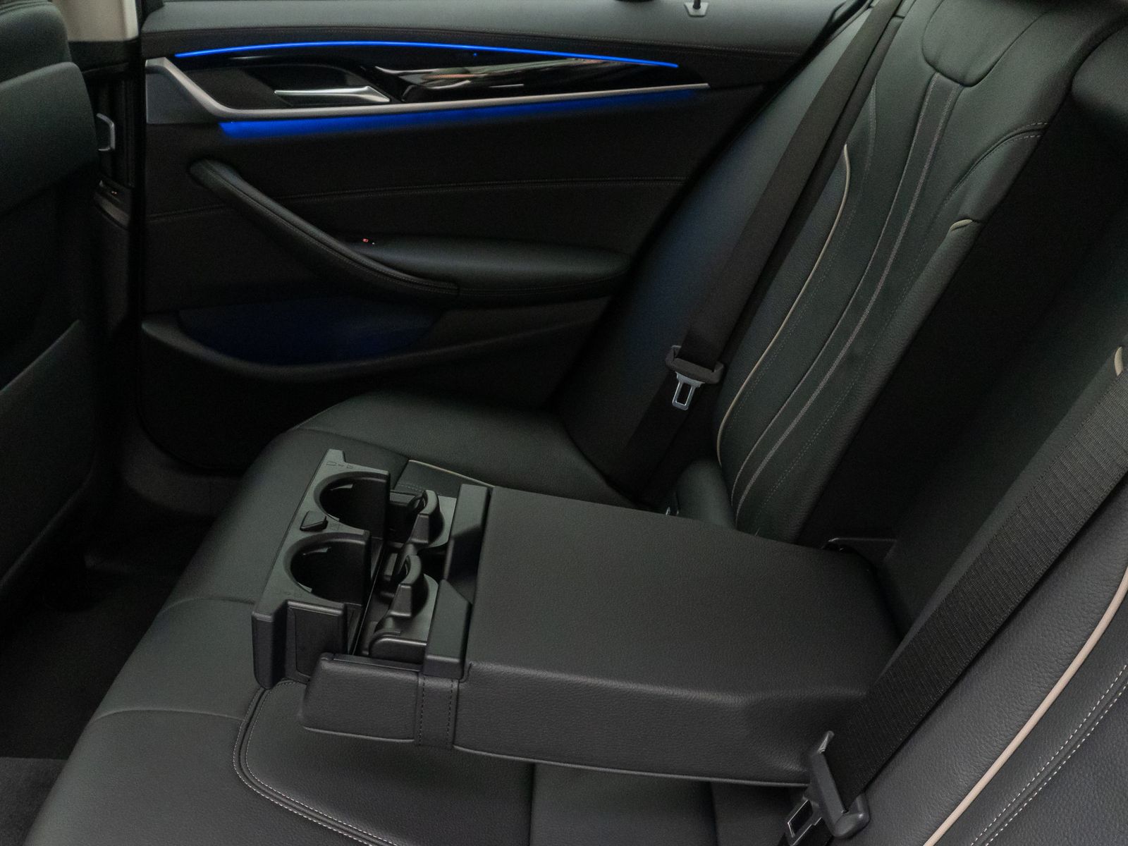Fahrzeugabbildung BMW 530i xD Luxury Line DAB Kamera HiFi Sportstz 18"