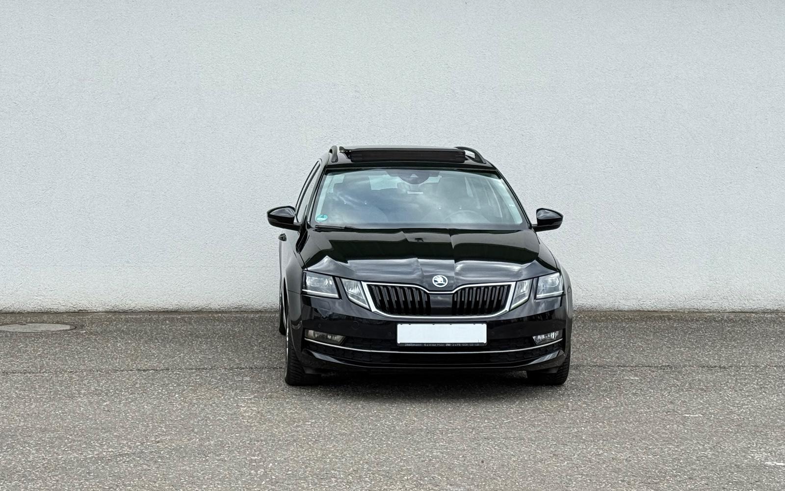 Skoda Octavia Combi 1.6 TDI DSG Style/XENON/PANO/NAVI