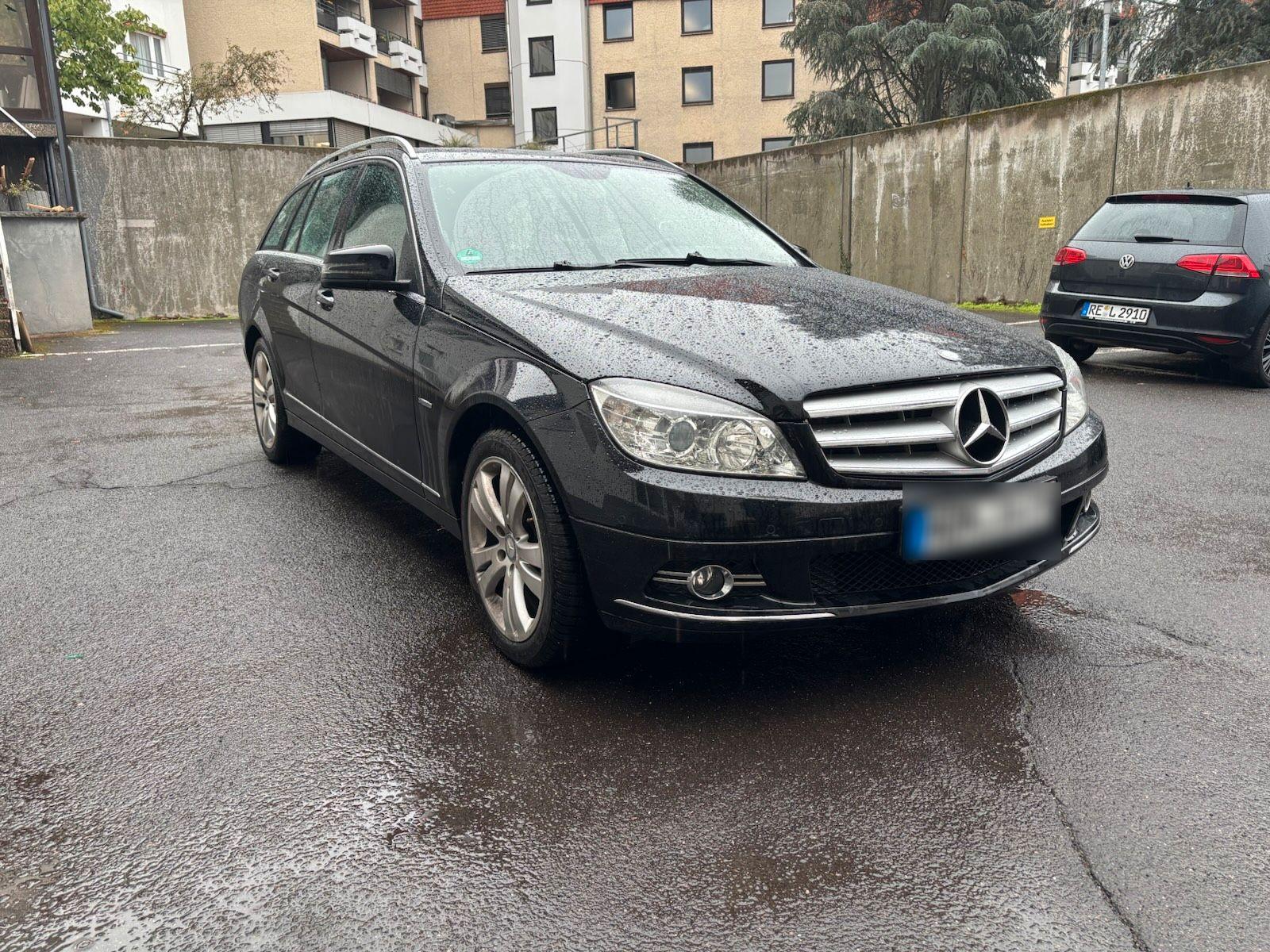 Mercedes-Benz 200 2011 — вигляд ззаду