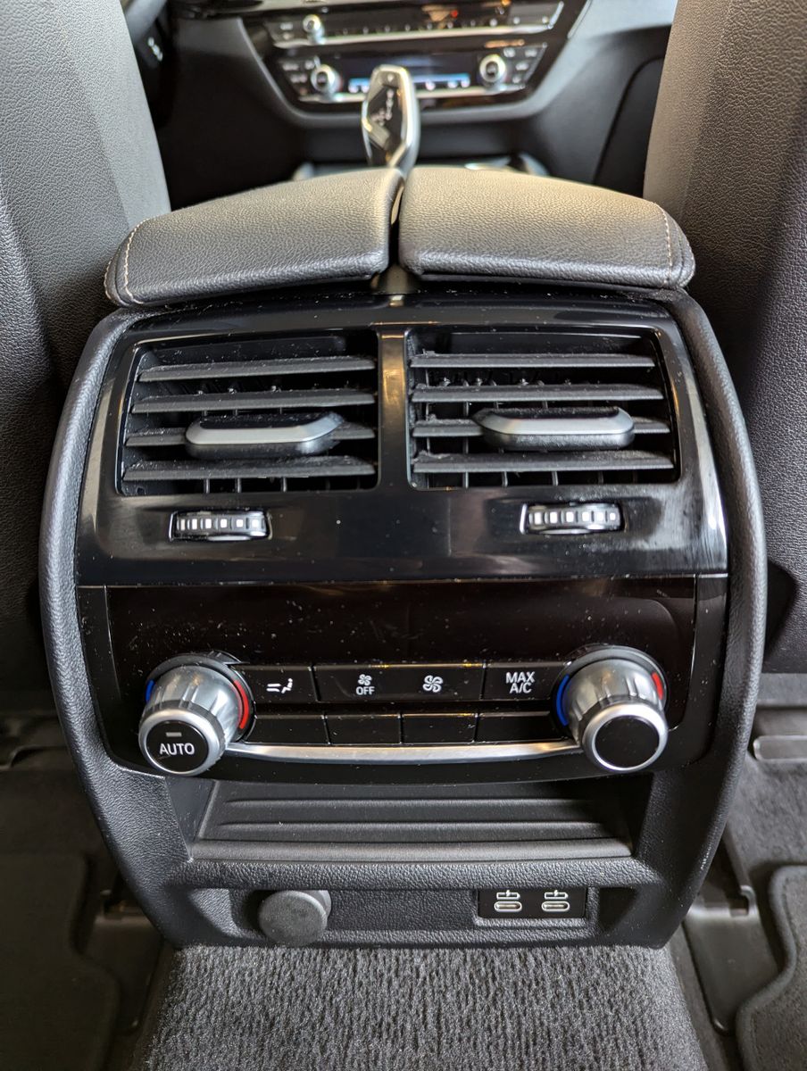 BMW 530 e Frozen-Dark Shadow LED Kamera AHK 4-Zonen - Image 28
