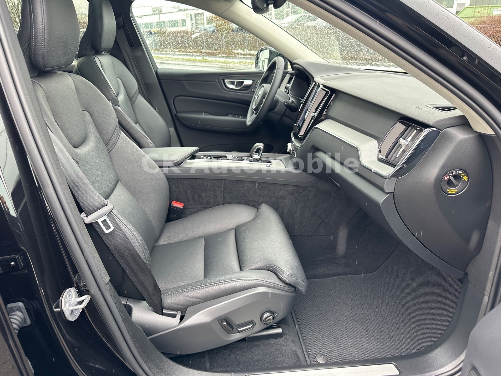 Fahrzeugabbildung Volvo XC60 T6 AWD Recharge Plus Dark/Pano/BLIS/AHK