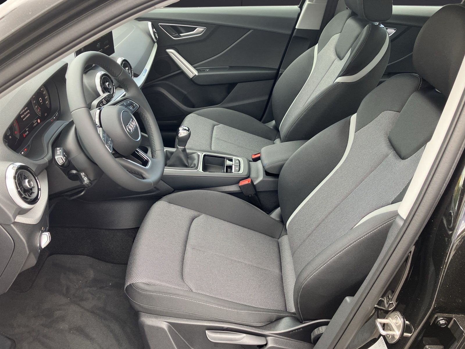 Fahrzeugabbildung Audi Q2 35 TFSI advanced Matrix, virtual cockpit plus