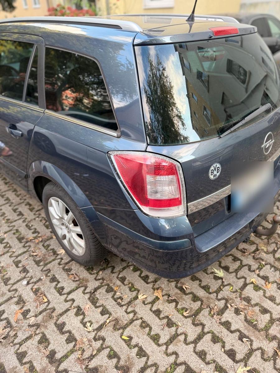 Opel Astra 2006 — interior