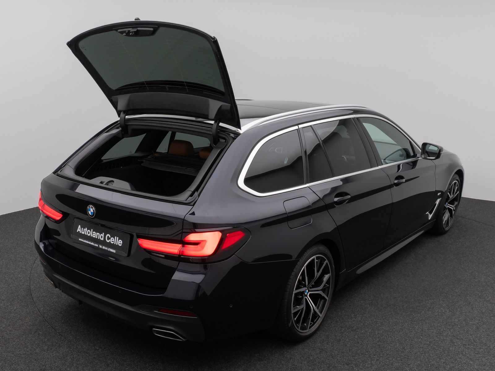 Fahrzeugabbildung BMW 530i M Sport Panorama Kamera DAB HiFi AHK Alarm