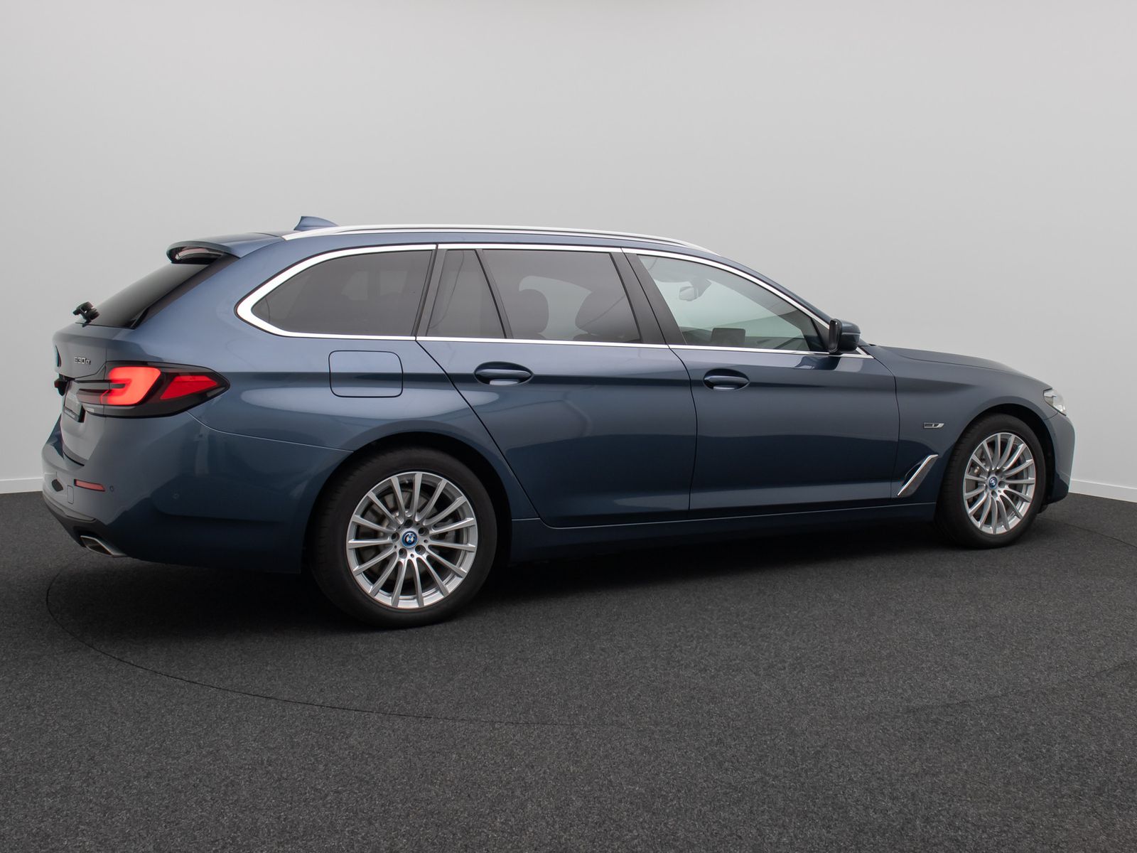 Fahrzeugabbildung BMW 530e Kamera DAB HiFi Sport Leder Komfort Alarm