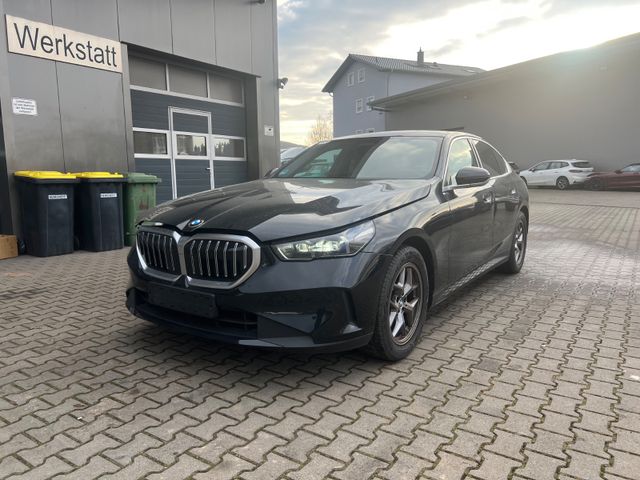 BMW 520d xDrive *HUD*SHZBEL*LED*MEMORY*ACC*