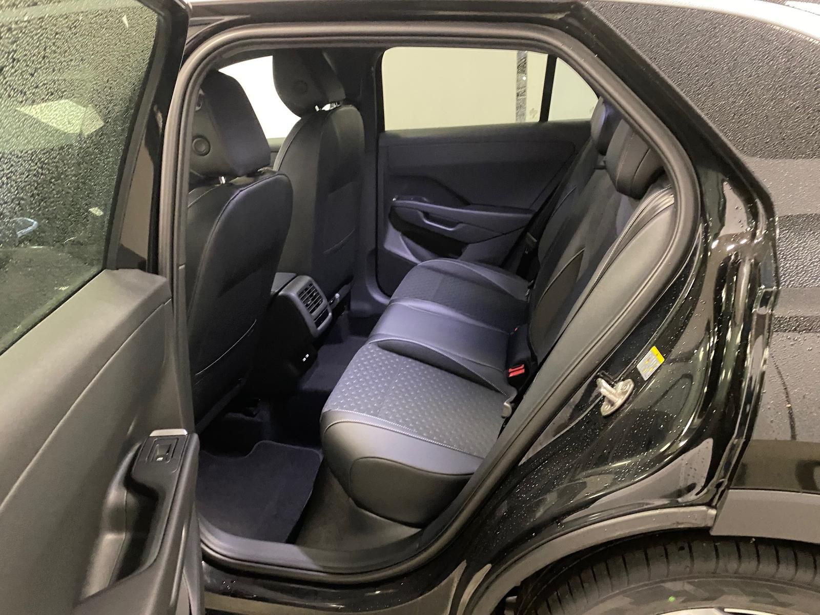 Fahrzeugabbildung Volkswagen T-Roc 1.5 eTSI R-Line NEUES MODELL AHK+ACC+KAMER