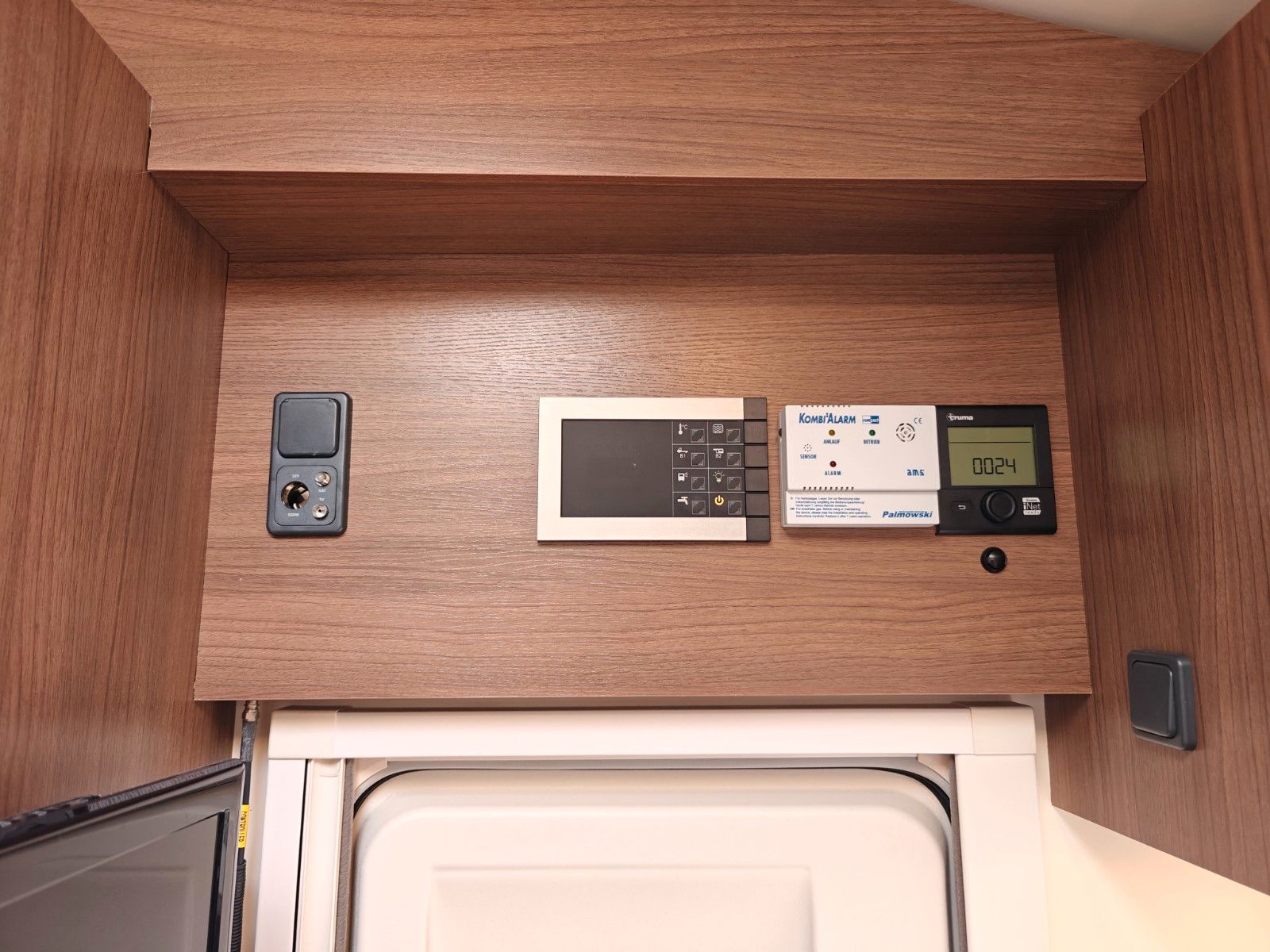 Fahrzeugabbildung NobelART A-9000 - SAT, TV, 2x Solar, AHK, Querbett -