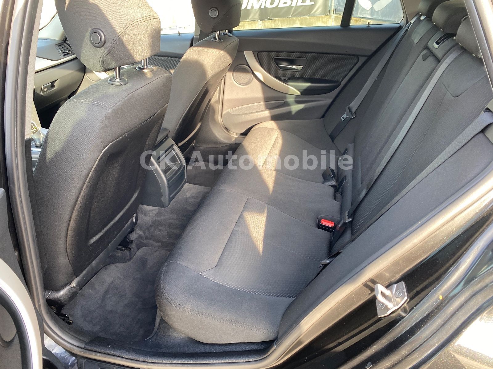 Fahrzeugabbildung BMW 320d Touring Automatik/Klima/Navi/Tempomat/PDC