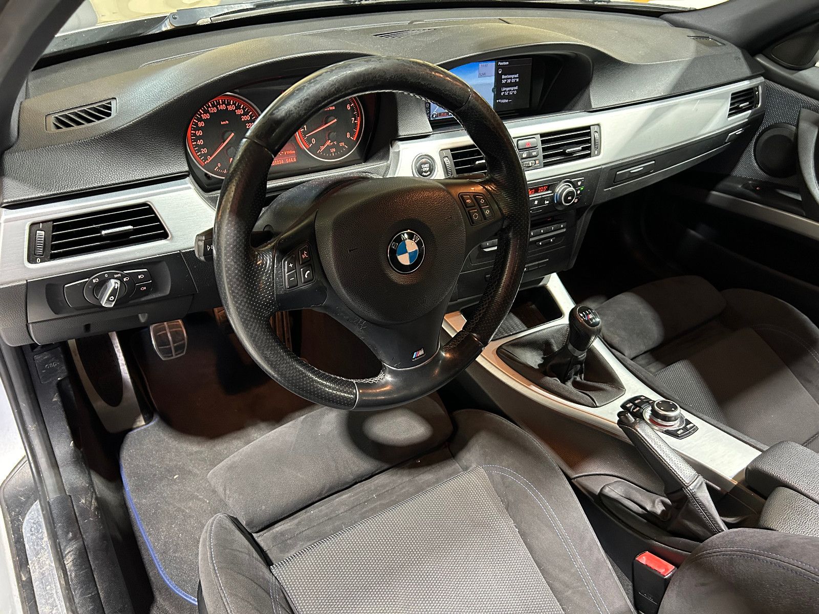 Fahrzeugabbildung BMW 335i xDrive/PANO/ALCANTARA/NAVI/PDC/TEMPOMAT