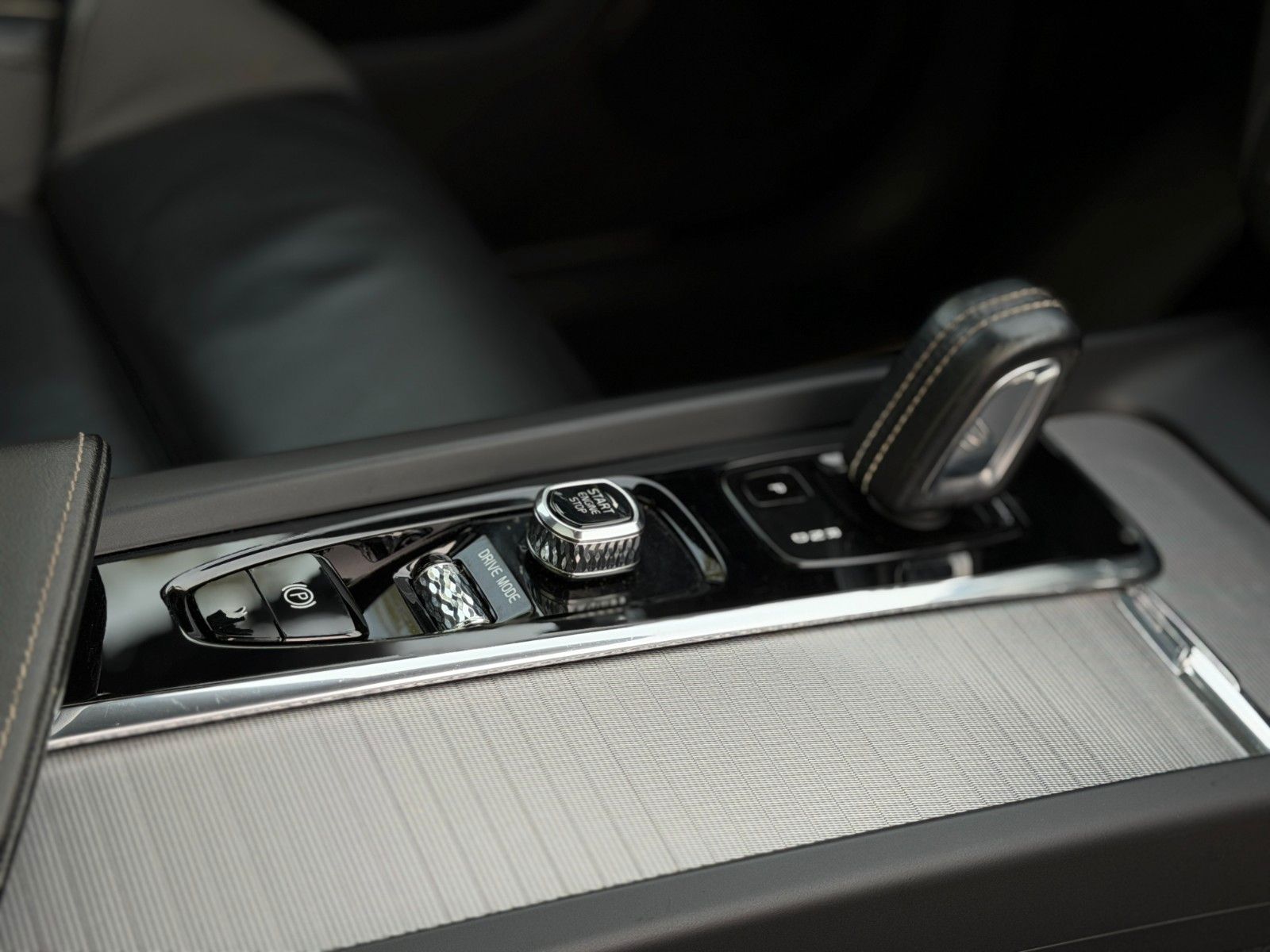 VOLVO XC 60 XC60 R Design AWD 360°/PANO – Ansicht 26