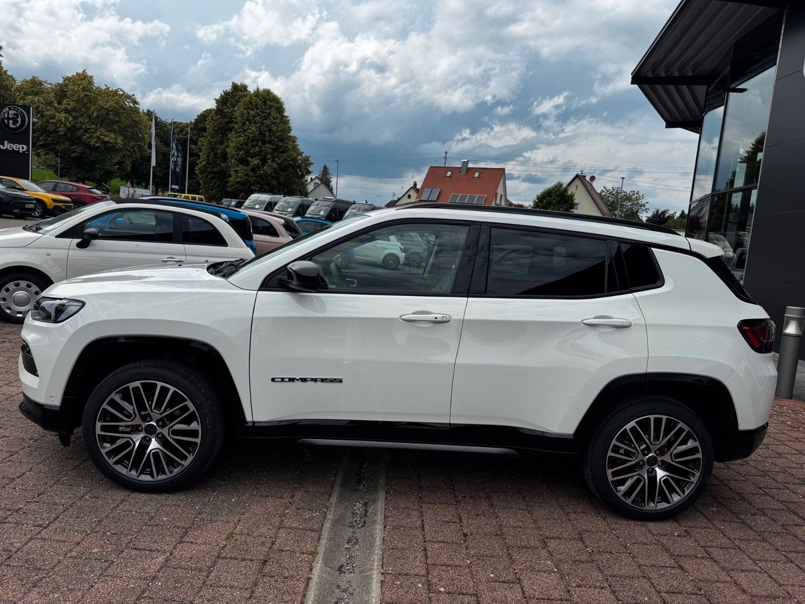 Fahrzeugabbildung Jeep Compass 1.5l GSE T4 48V Summit NAVI ACC KAMERA