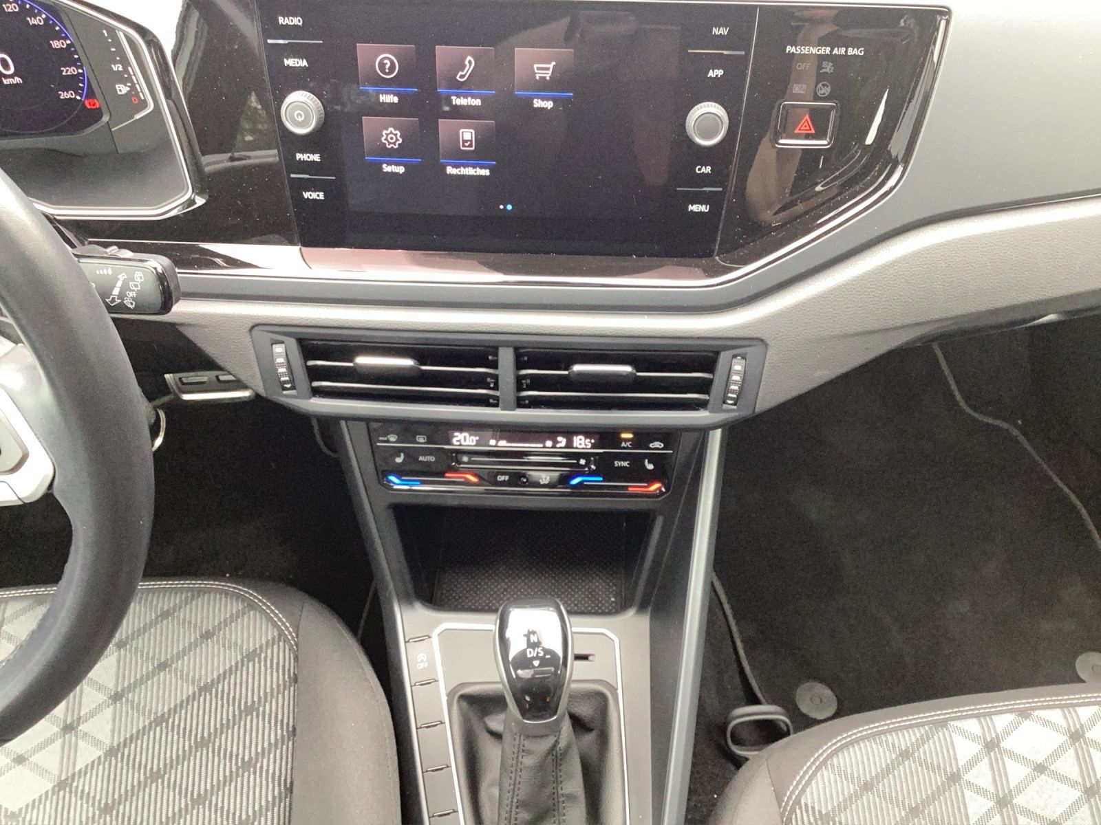 Fahrzeugabbildung Volkswagen Polo R-Line DSG MATRIX RFK PANO