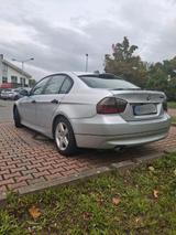 BMW E90 320i 2005 - BMW 320 Limousine 320i e90 mit Benzin-Antrieb