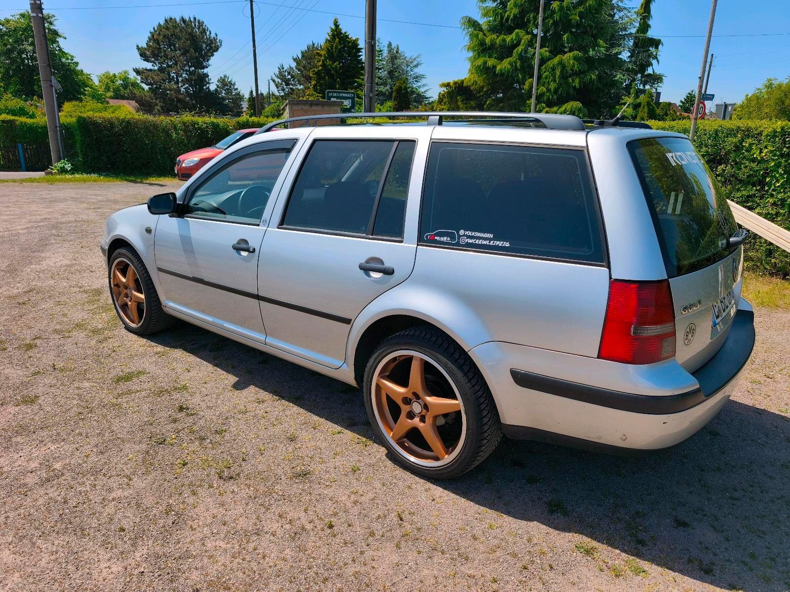 Volkswagen Golf 2004 — interior
