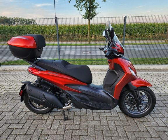 Piaggio BEVERLY 400 S HPE + HELM