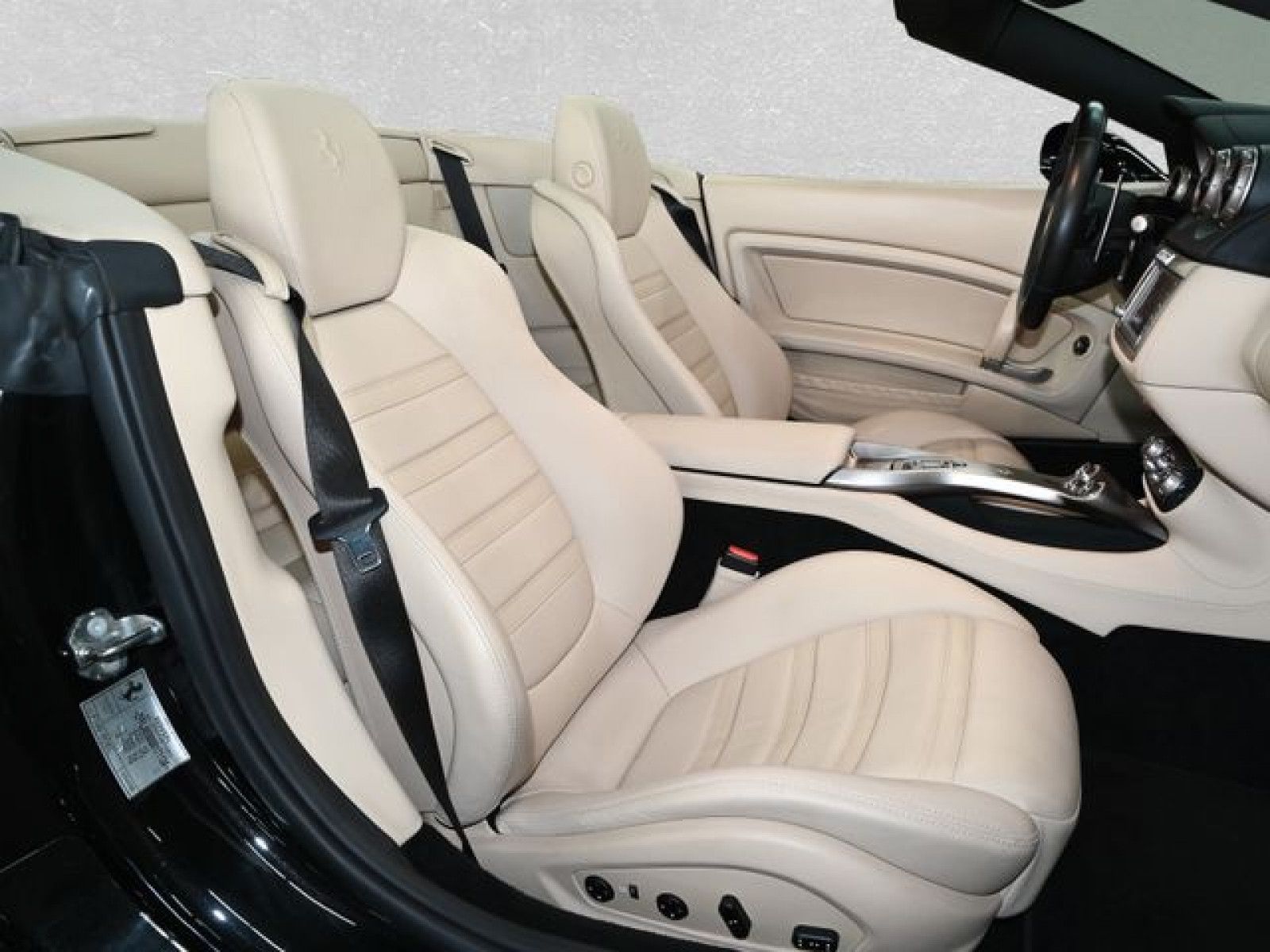 Fahrzeugabbildung Ferrari California - 4-Sitzer|MagneticRide|AFS|Parksens.