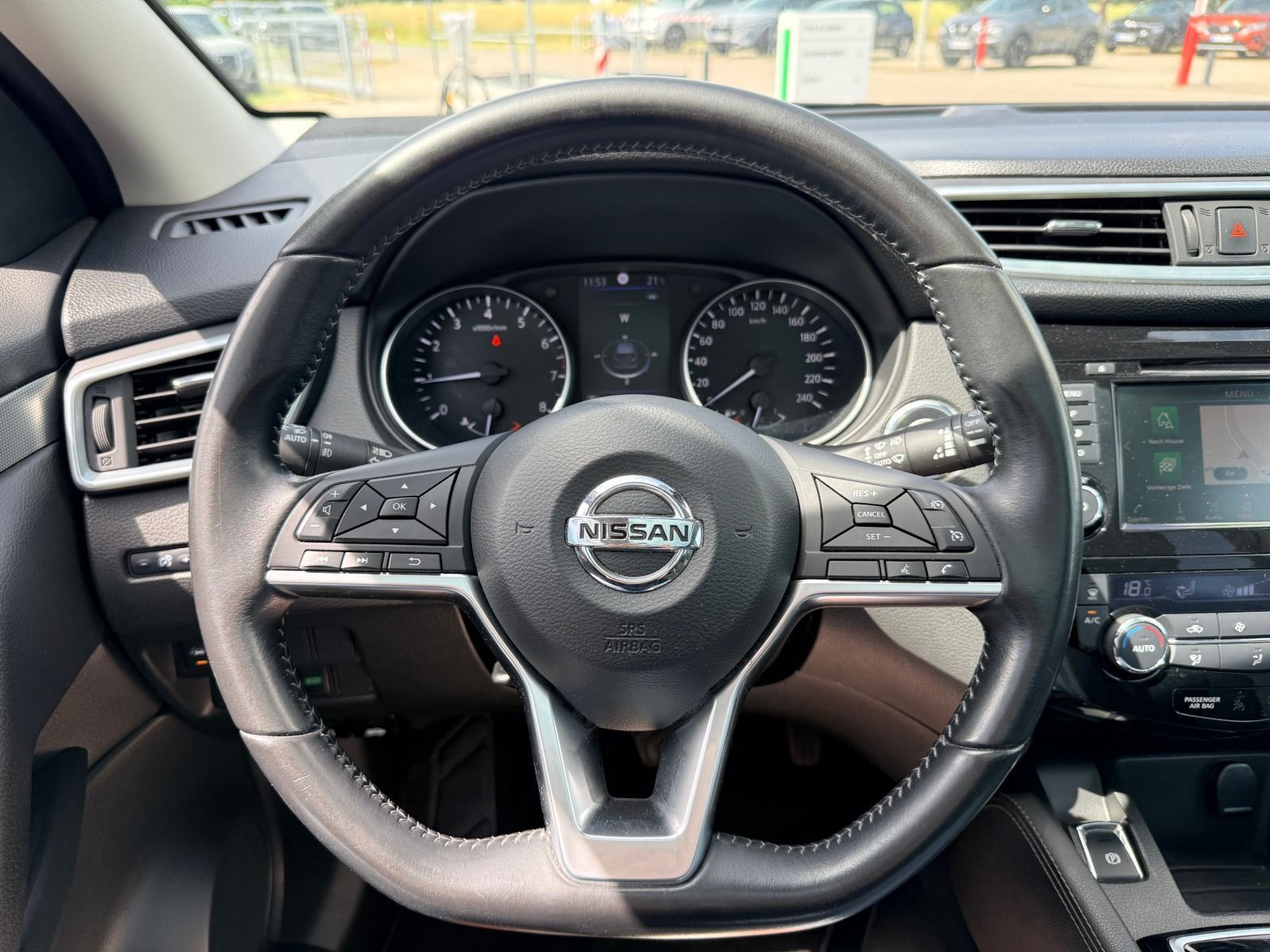 Fahrzeugabbildung Nissan Qashqai 1.3 DIG-T 117 kW N-Connecta