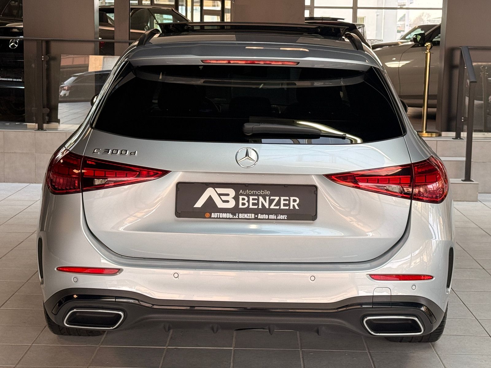 Fahrzeugabbildung Mercedes-Benz C 300TD/AMG/PANO/AMBIENTE/KAMERA/LED/MASSAGE