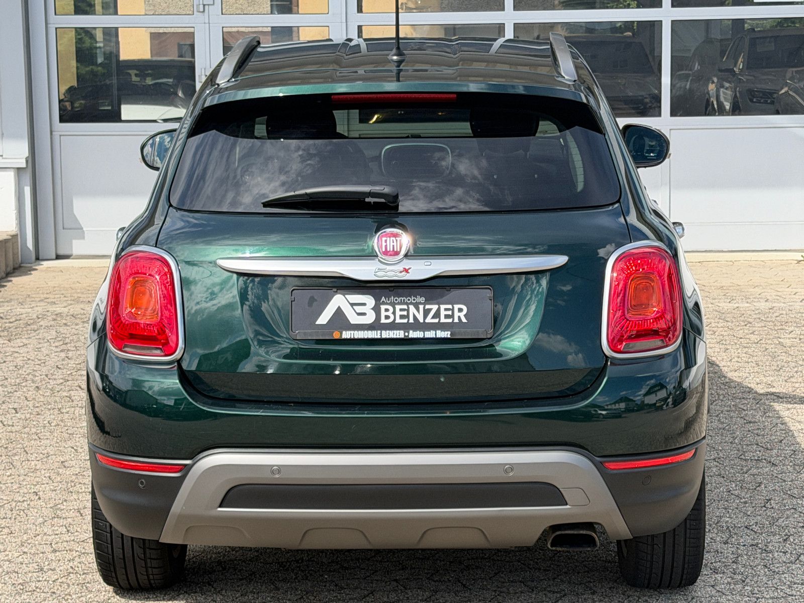 Fahrzeugabbildung Fiat 500X Cross/ UConnect / Fahrassistenz/Design-Kit