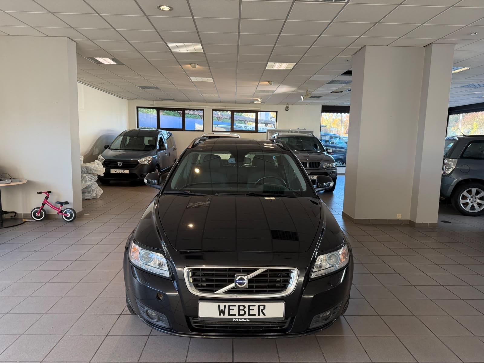 Volvo V50 2009 — interior