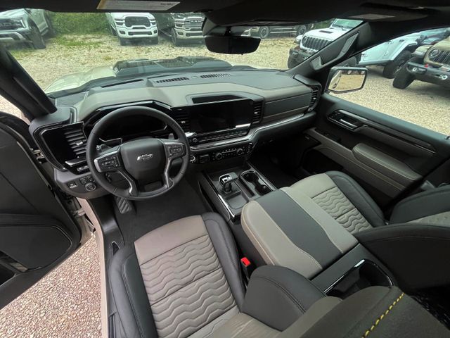 Vehicle photo 12