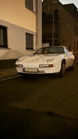 Porsche 928 - weiße Porsche 928