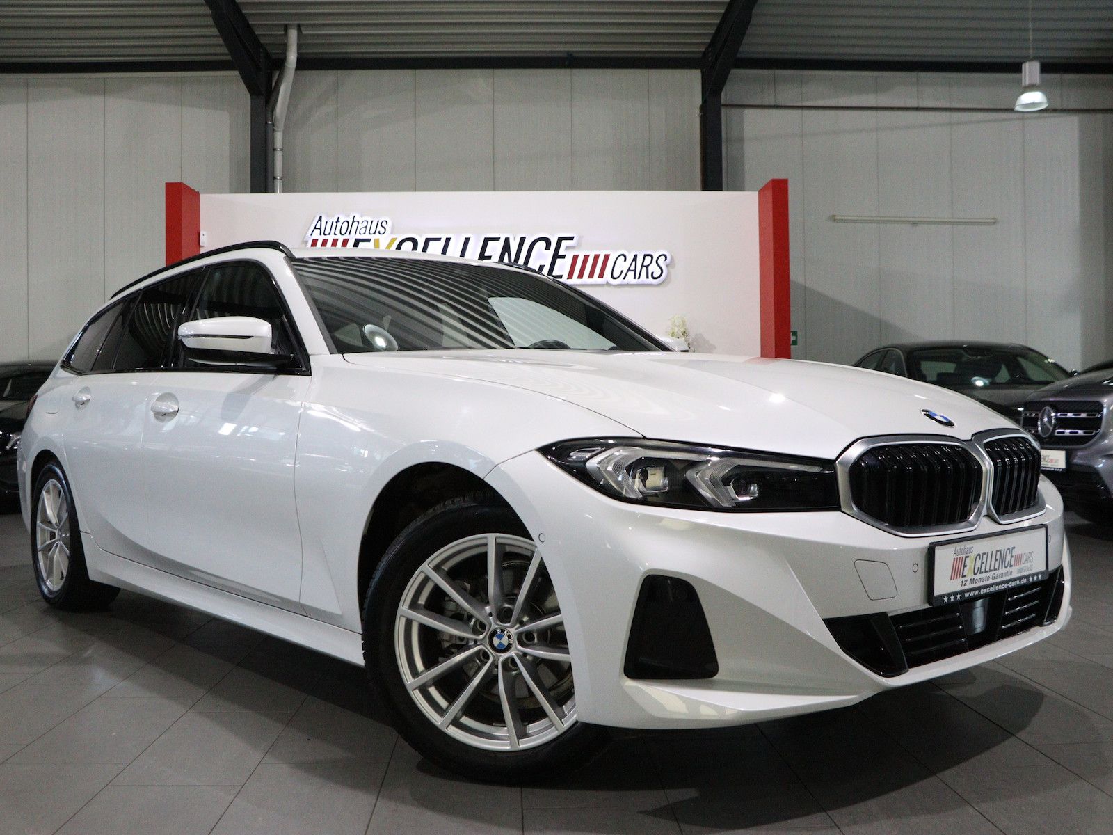 BMW 318d Touring SHADOW LEDER CURVED LED 3-ZONEN foto 4