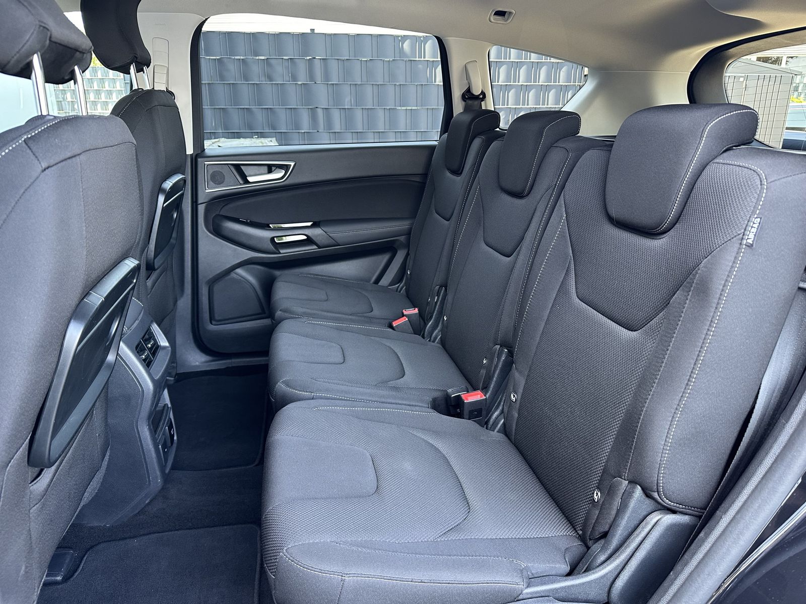 Fahrzeugabbildung Ford S-MAX 2.0 EB Aut. Titanium NAV+AHK+CARPLAY+VCOCK