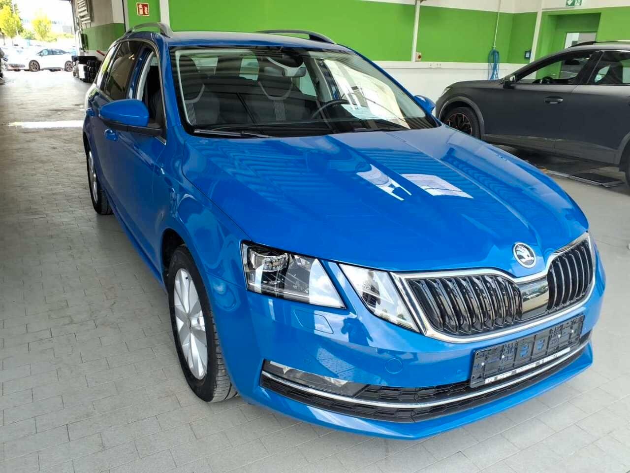 Skoda Octavia Combi Style*DSG*AHK*LED*NAVI*PDC*ACC*