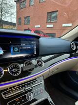 Mercedes-Benz E 300 Autom. - - Mercedes-Benz E 300 mit Benzin-Antrieb: Cabrio