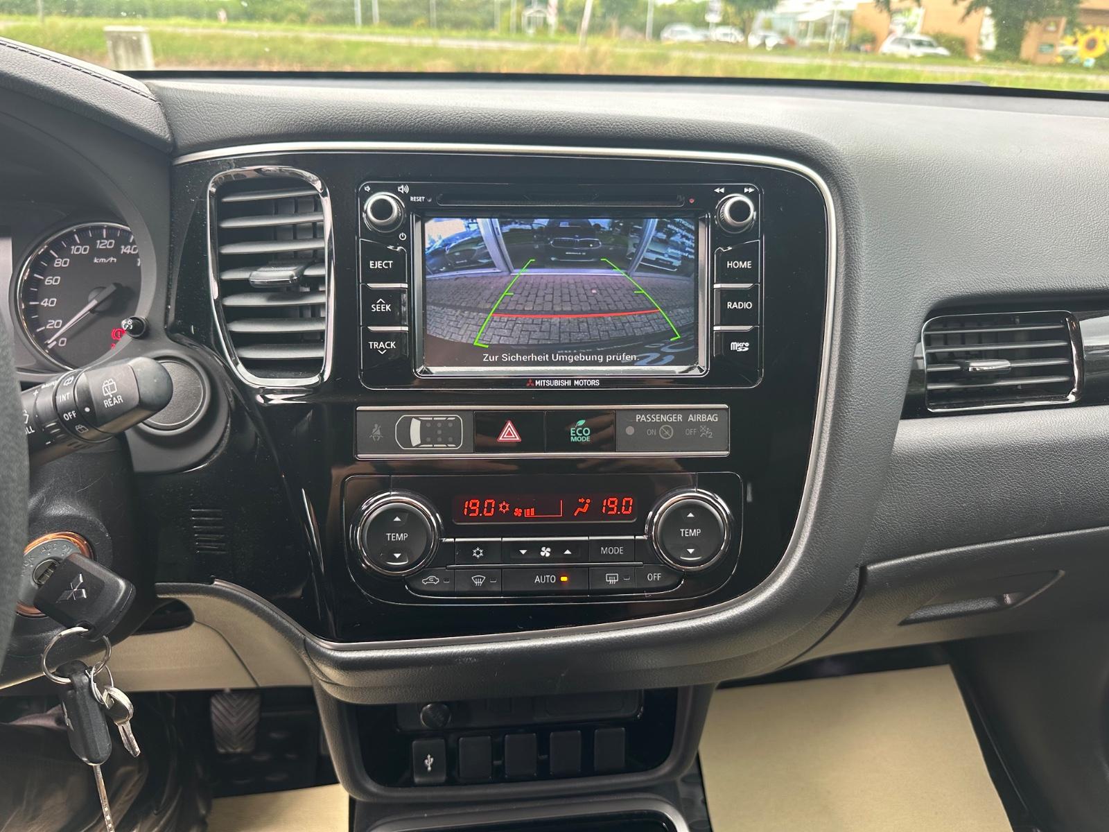 Mitsubishi Outlander Diamant Edition+ 2WD*R-KAM*AHK*NAVI*