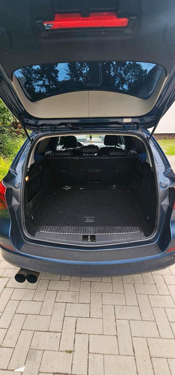 Opel Astra 2011 — photo 11