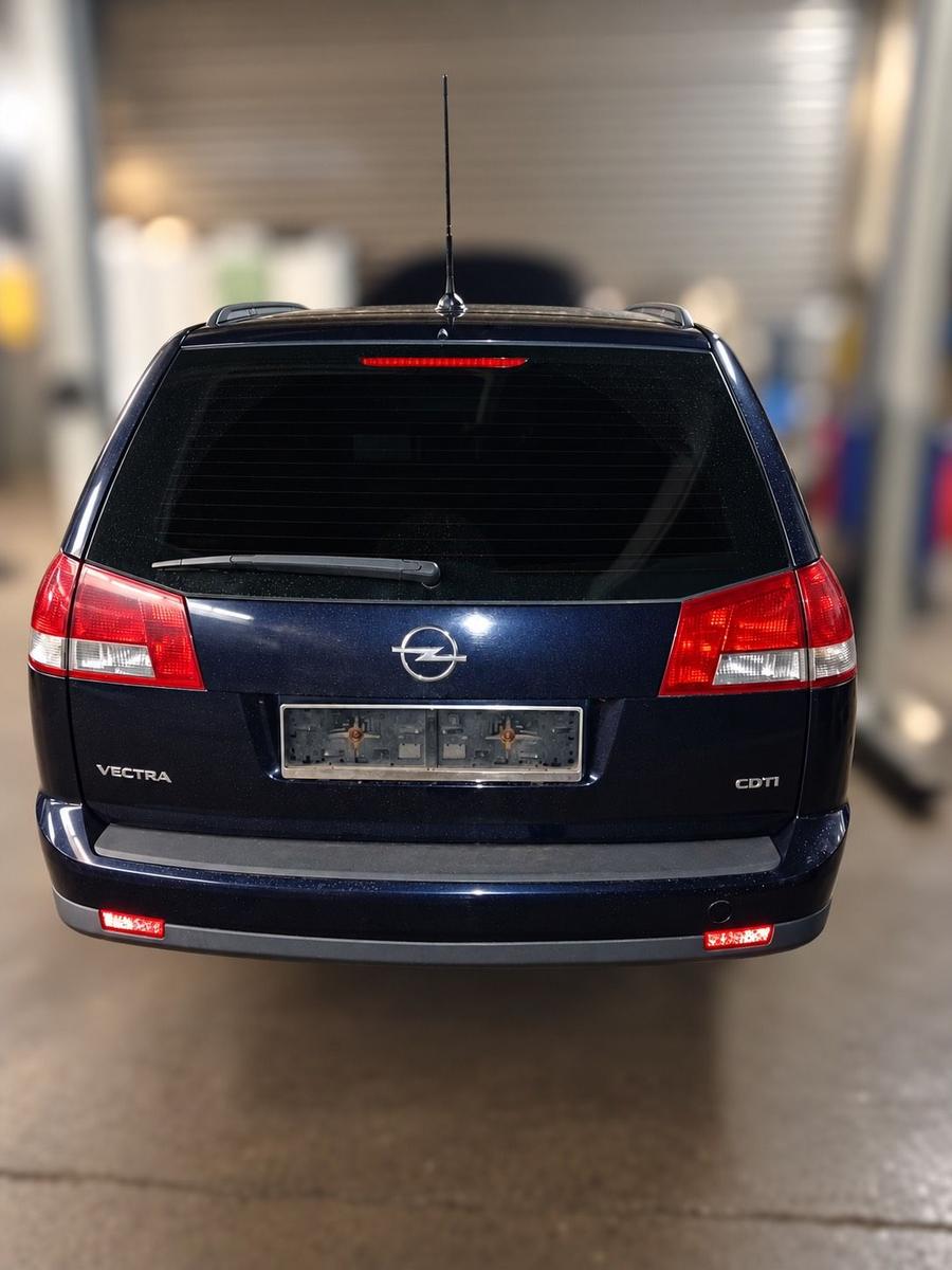 Opel Vectra 2006 — interior