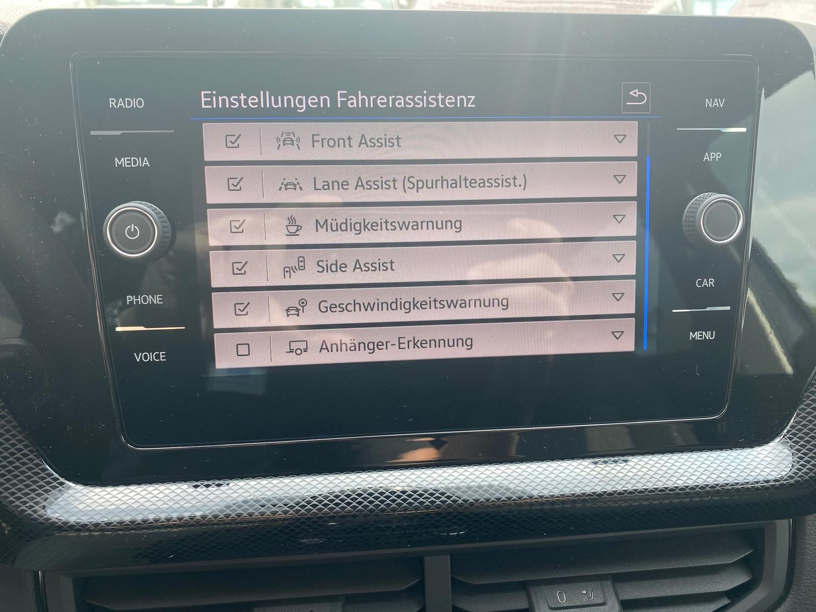 Fahrzeugabbildung Volkswagen T-Cross 1.0 TSI DSG Life+AHK+KAMERA+ACC+PDC