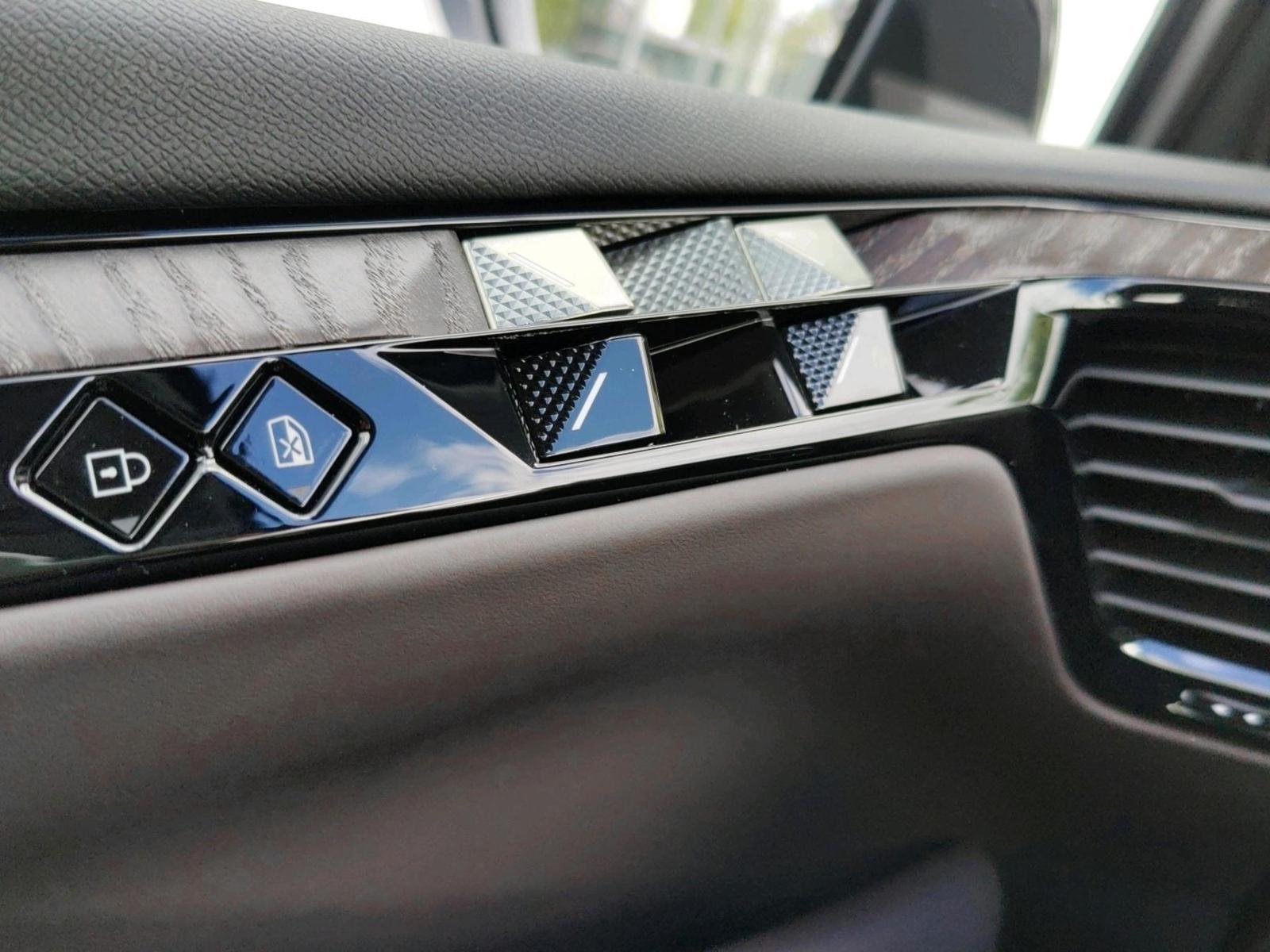 DS Automobiles N°4 ÉTOILE + Nappa BlueHDi 131 PS