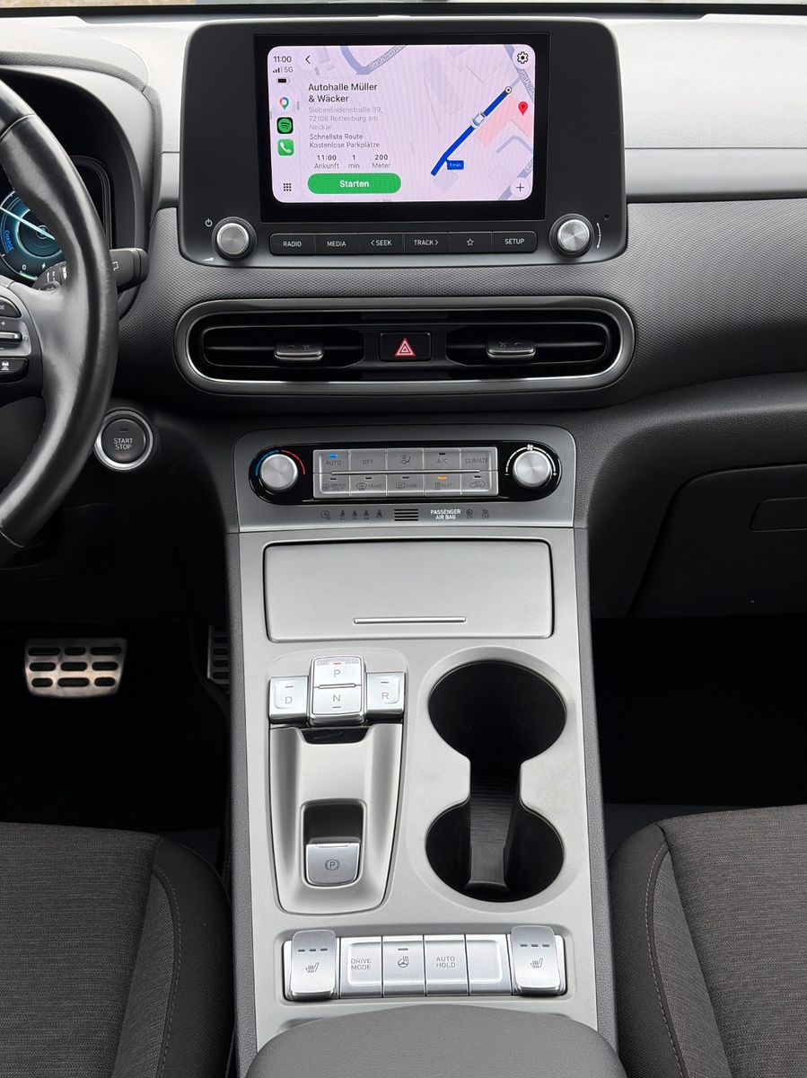 Fahrzeugabbildung Hyundai KONA E Select LHZ SHZ ACC PDC LKA CarPlay CAM