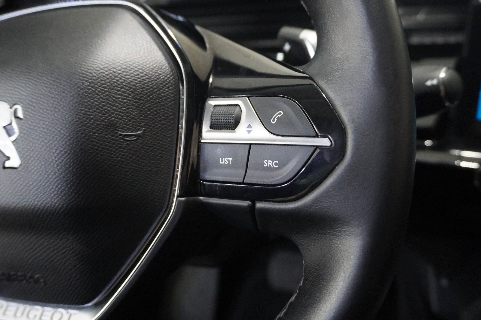 Fahrzeugabbildung Peugeot 508 SW 1.2T ALLURE PACK NAVI/LED/KAMERA/SHZ/VIRT